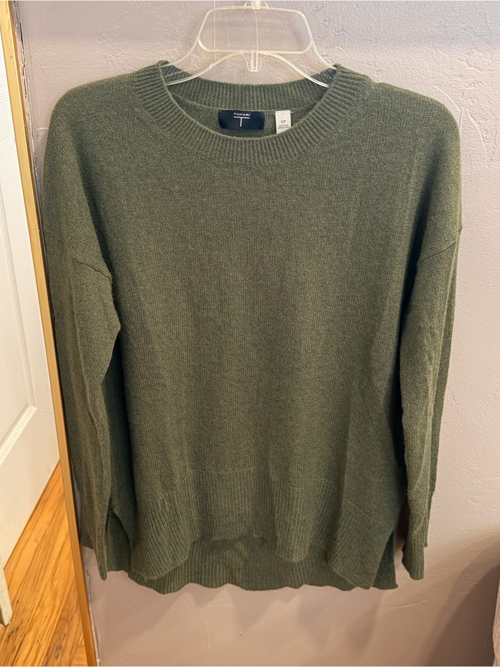 Tahari 100% Cashmere Olive Green Sweater Small-1112